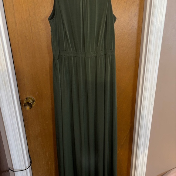 Elegant Green Maxi Dress with Belted Detail - Picture 4 of 4
